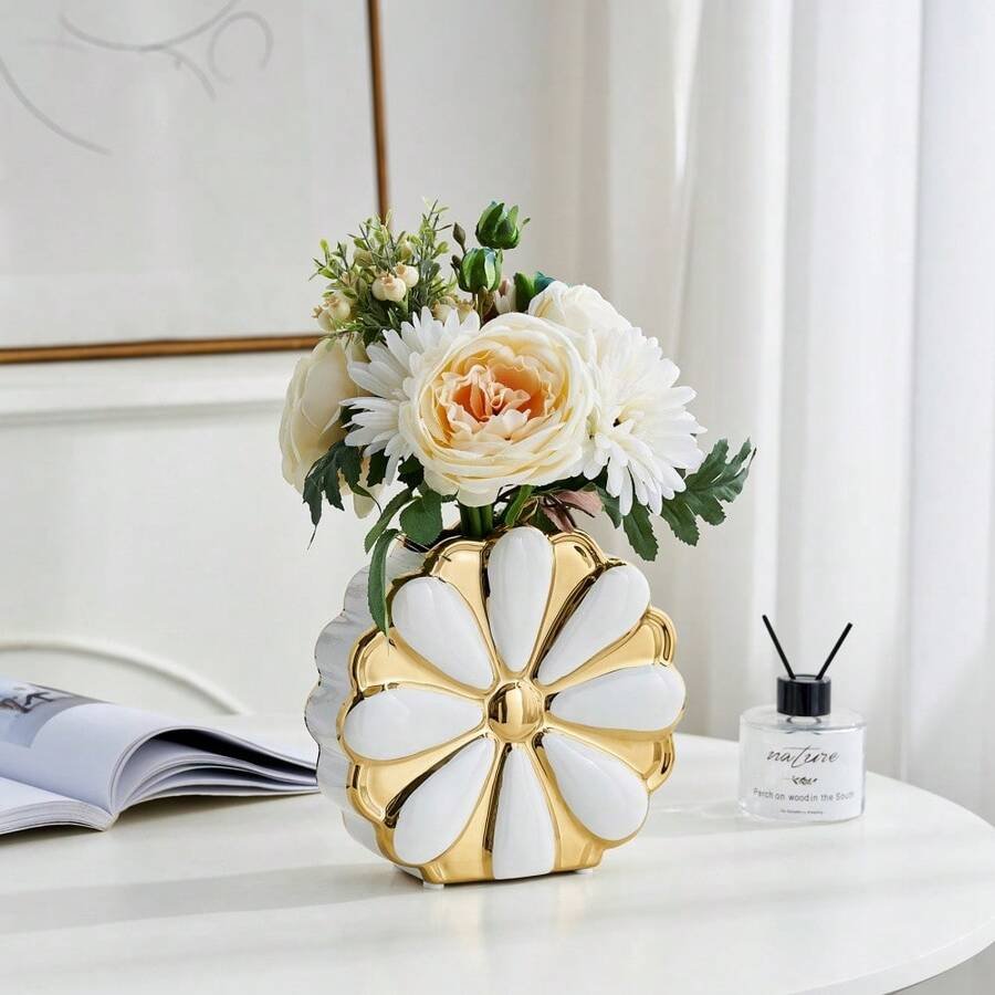 Vase Blanc en Céramique de Haute Qualité – Forme de Pétales Élégante