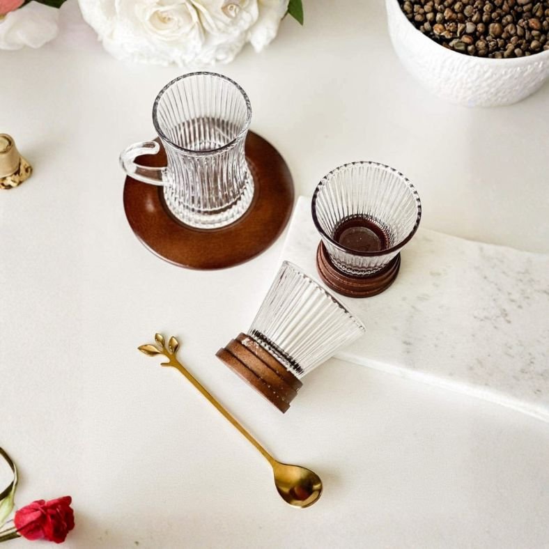 Service de 12 verres à thé – 6 tasses à thé et 6 mini-verres avec bases en bois encastrées – Motif Cannelé