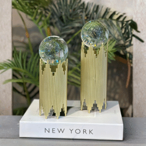Set de 2 Boules de Cristal Transparentes avec Support Métallique – Style Nordique et Élégant