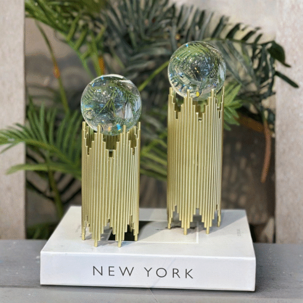 Set de 2 Boules de Cristal Transparentes avec Support Métallique – Style Nordique et Élégant
