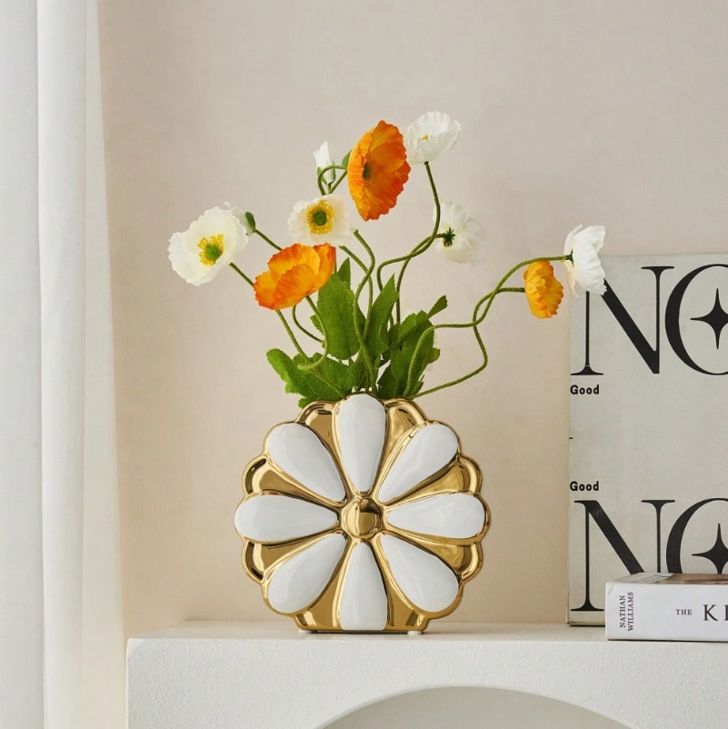 Vase Blanc en Céramique de Haute Qualité – Forme de Pétales Élégante – Image 3