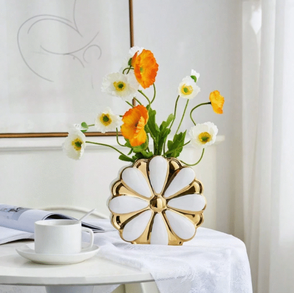 Vase Blanc en Céramique de Haute Qualité – Forme de Pétales Élégante – Image 2
