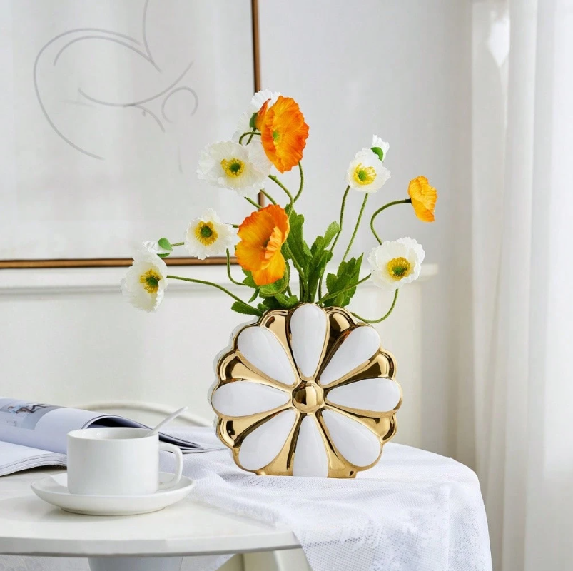 Vase Blanc en Céramique de Haute Qualité – Forme de Pétales Élégante – Image 2