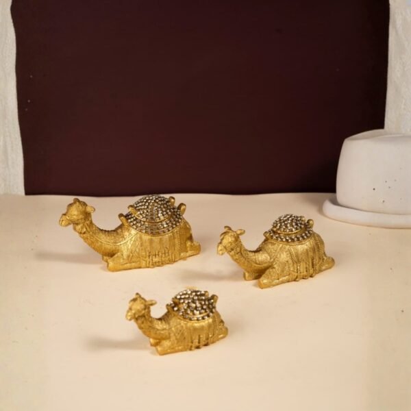 Lot de Trois Chameaux de Décoration Doré – Style Oriental Élégant