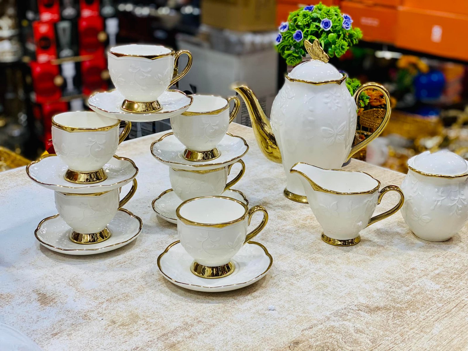 Service à Café au lait 17 Pièces en céramique Blanc & Doré – Modèle de Luxe