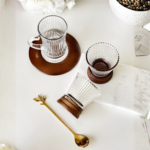 Service à Thé et Café Cannelé en Verre et Bois – Coffret 18 Pièces Élégant