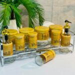 Set Épices & Huiles 10 Pièces en Verre avec Support – Jaune Effet Bambou