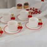 Service à Café Expresso en Porcelaine Blanche et Anses Cerises 3D – 12 Pièces – Image 3